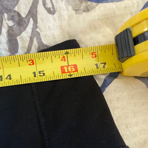 Lululemon Athletica Black speed up shorts - 2.5 inseam - Picture 4 of 6